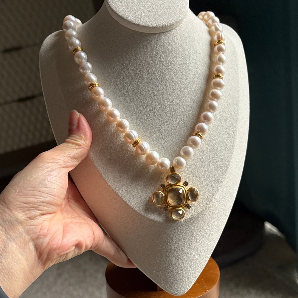 Julie Vos Elegant Pearl and Gold Necklace